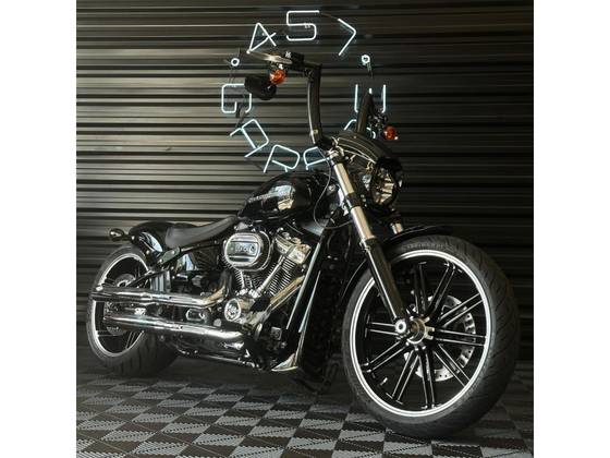 HARLEY-DAVIDSON SOFTAIL BREAKOUT 114 